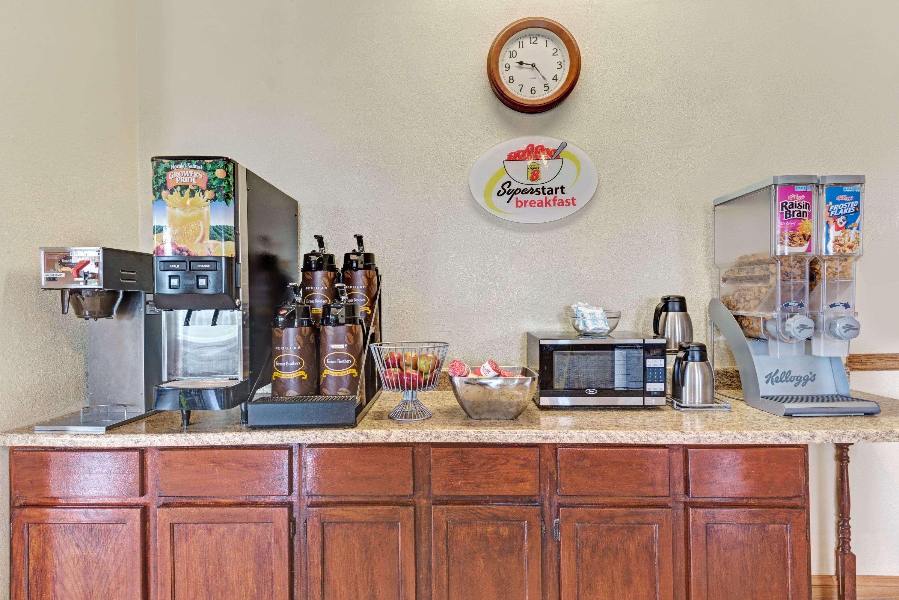 Super 8 By Wyndham Indianapolis South Motel Екстериор снимка