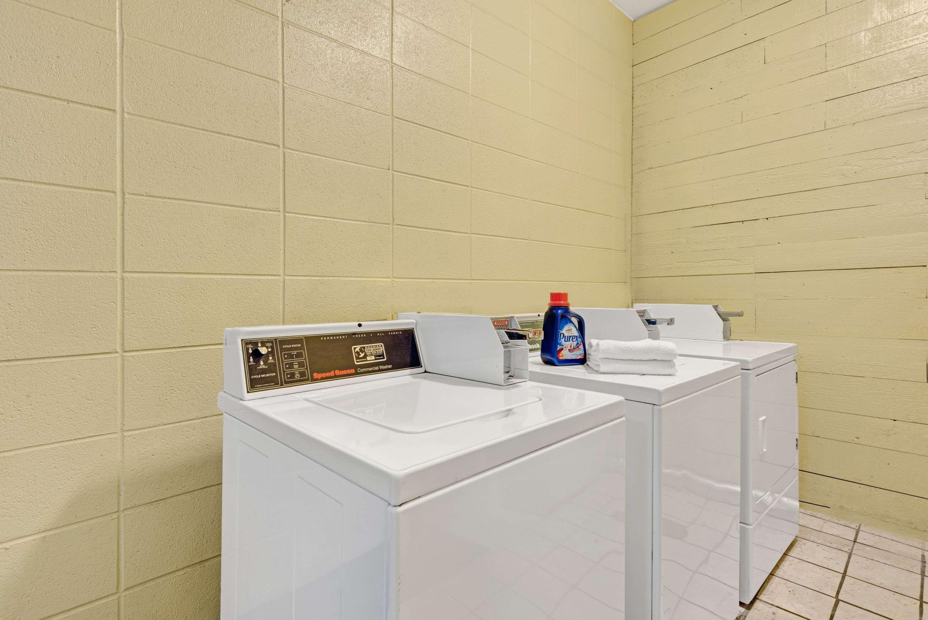 Super 8 By Wyndham Indianapolis South Motel Екстериор снимка