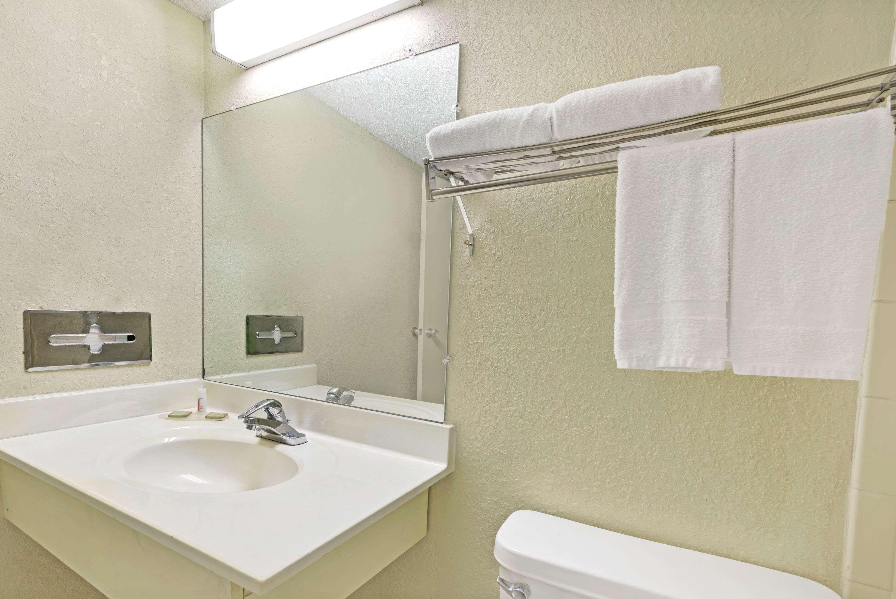 Super 8 By Wyndham Indianapolis South Motel Екстериор снимка